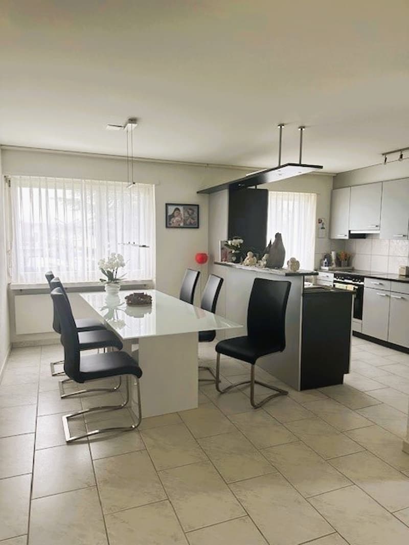 4.5-Zimmer-Wohnung mit Balkon an ruhiger Lage in Zufikon (2)