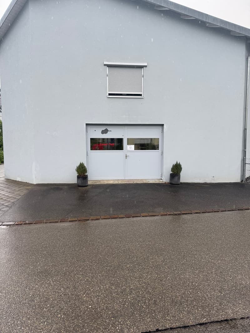 Bright commercial space with 105 m² in a quiet location in Uster - Subtenant wanted (7)