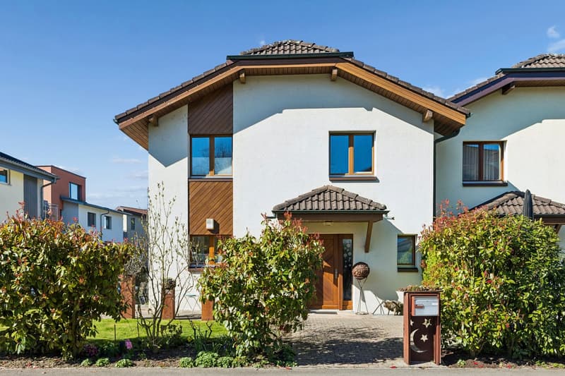 Charming 6.5-room single-family house with lake proximity in Sempach (3)