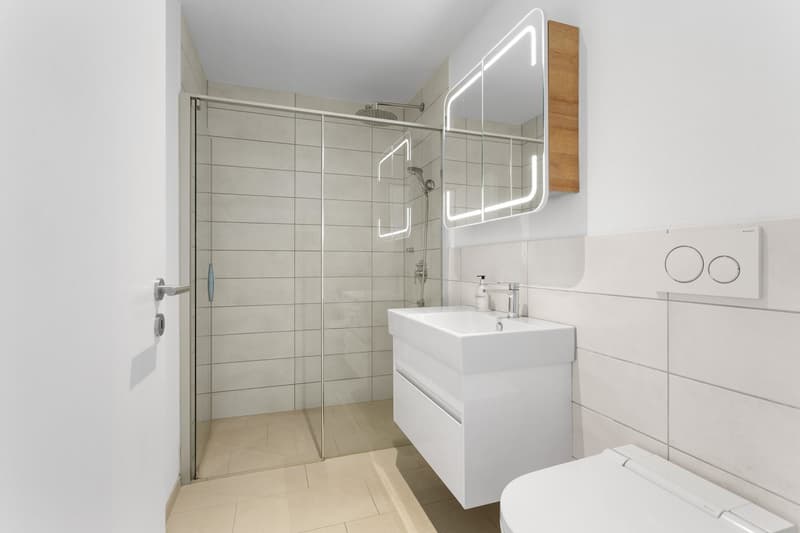 Newly valued 4.5-room apartment with large balcony and beautiful view in Zuben (10)