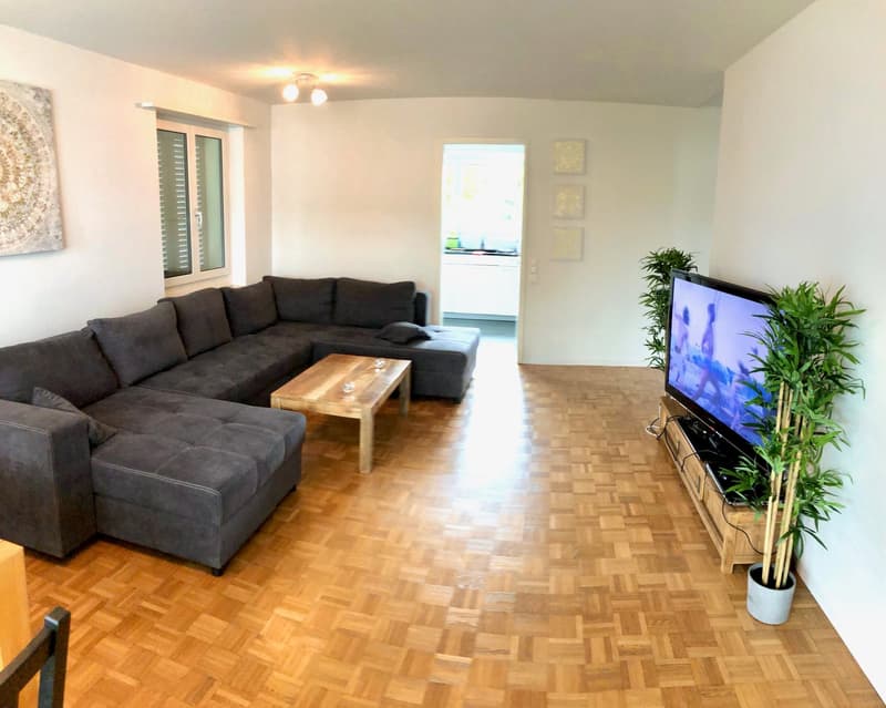 Schönes, modernes WG-Zimmer gleich beim Flughafen =) (2)