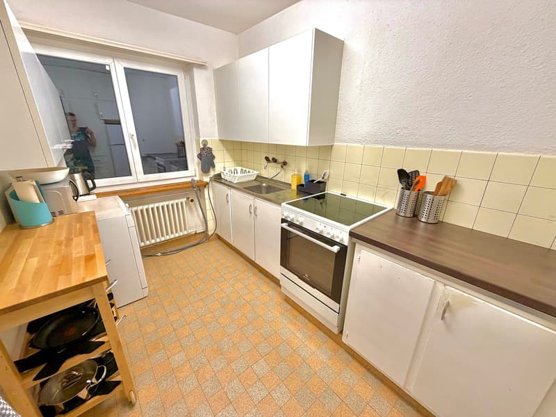Grosses Zimmer ruhig gelegen mit gutem ÖV Anschluss =) (3)