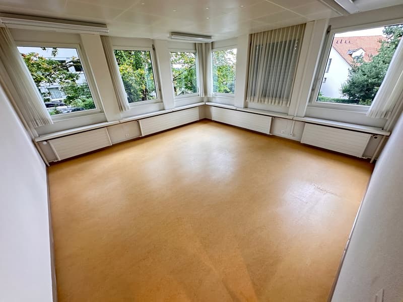 empty room, large windows, central heating, wooden floor