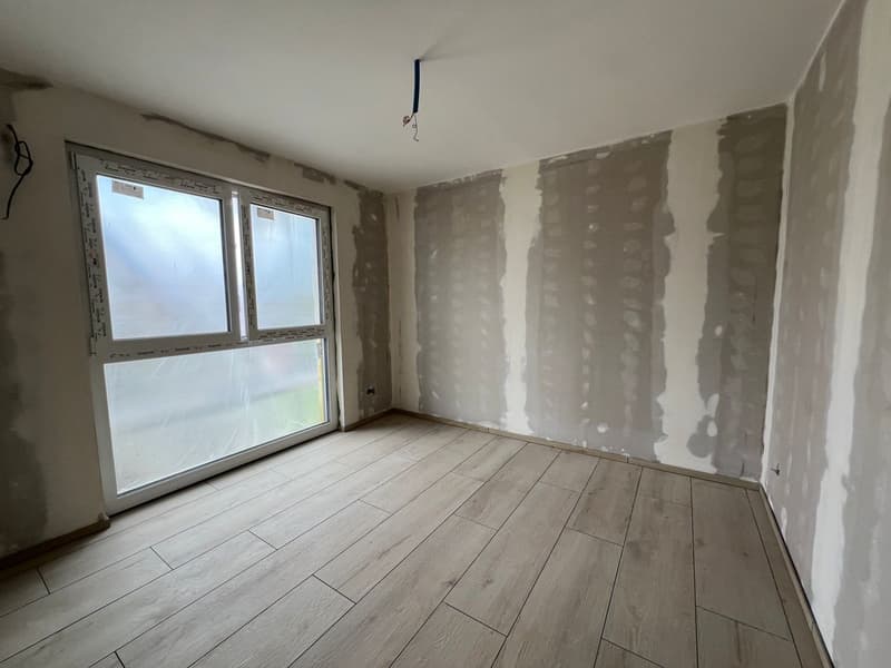 NEW BUILDING - LAST RESIDENTIAL UNIT AVAILABLE! (5)