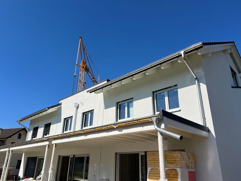 NEW BUILDING - LAST RESIDENTIAL UNIT AVAILABLE! (3)