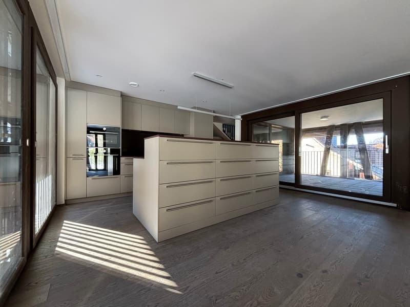 Moderne Neubau 4.5-Zimmer-Maisonette-Wohnung in naturnaher Lage (2)