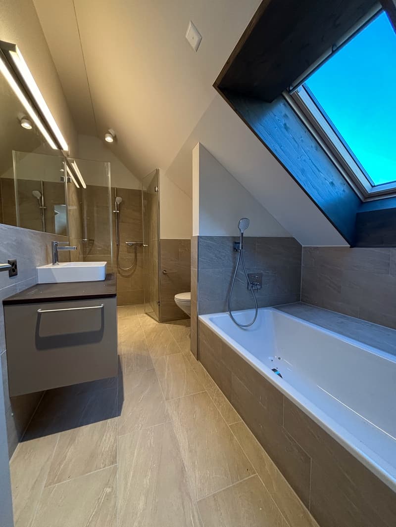 Moderne Neubau 4.5-Zimmer-Maisonette-Wohnung in naturnaher Lage (14)