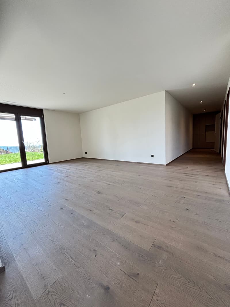 Appartamento giardino nuovo di 3,5 locali con giardino e vista sul lago di Zug (10)