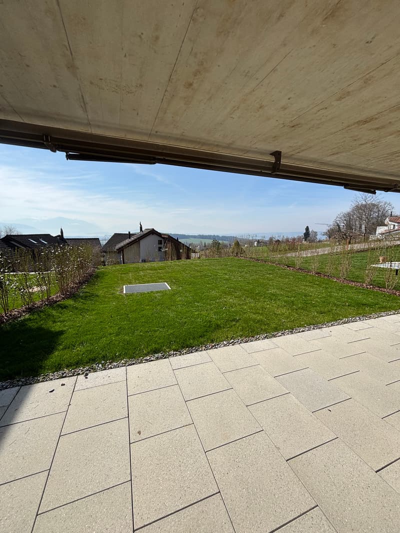 Appartamento giardino nuovo di 3,5 locali con giardino e vista sul lago di Zug (6)