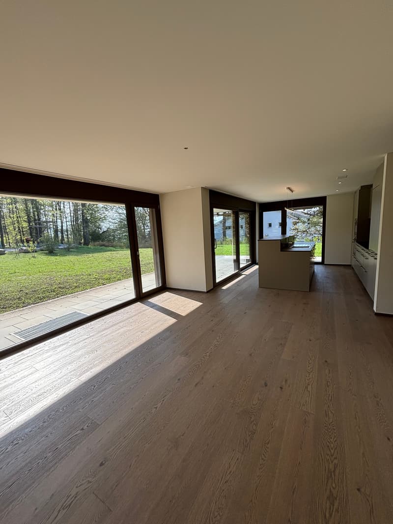 ERSTVERMIETUNG Sommerparadies: 3.5 Zimmer-Wohnung mit 515m2 Garten (1)
