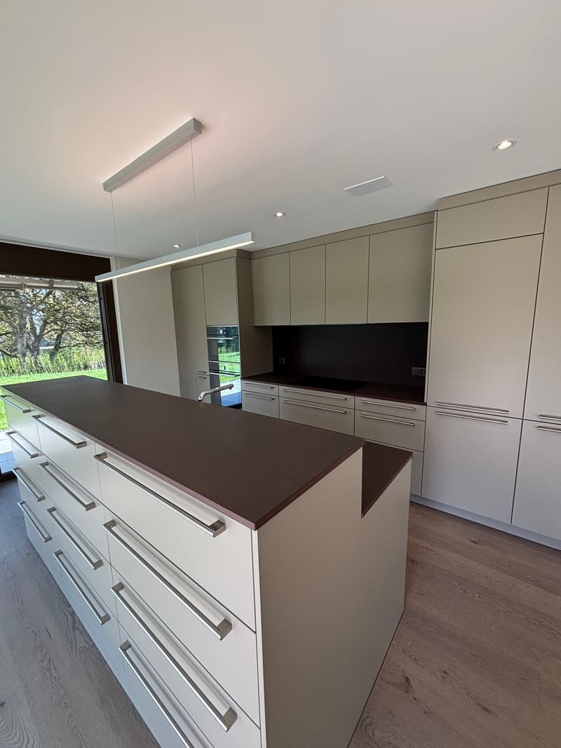 ERSTVERMIETUNG Sommerparadies: 3.5 Zimmer-Wohnung mit 515m2 Garten (6)
