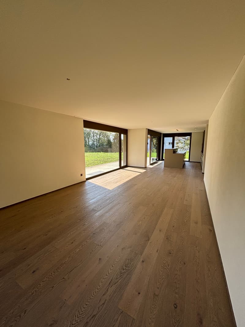 ERSTVERMIETUNG Sommerparadies: 3.5 Zimmer-Wohnung mit 515m2 Garten (9)