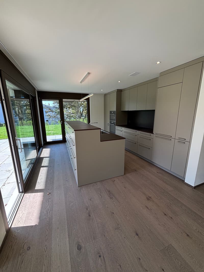 ERSTVERMIETUNG Sommerparadies: 3.5 Zimmer-Wohnung mit 515m2 Garten (7)