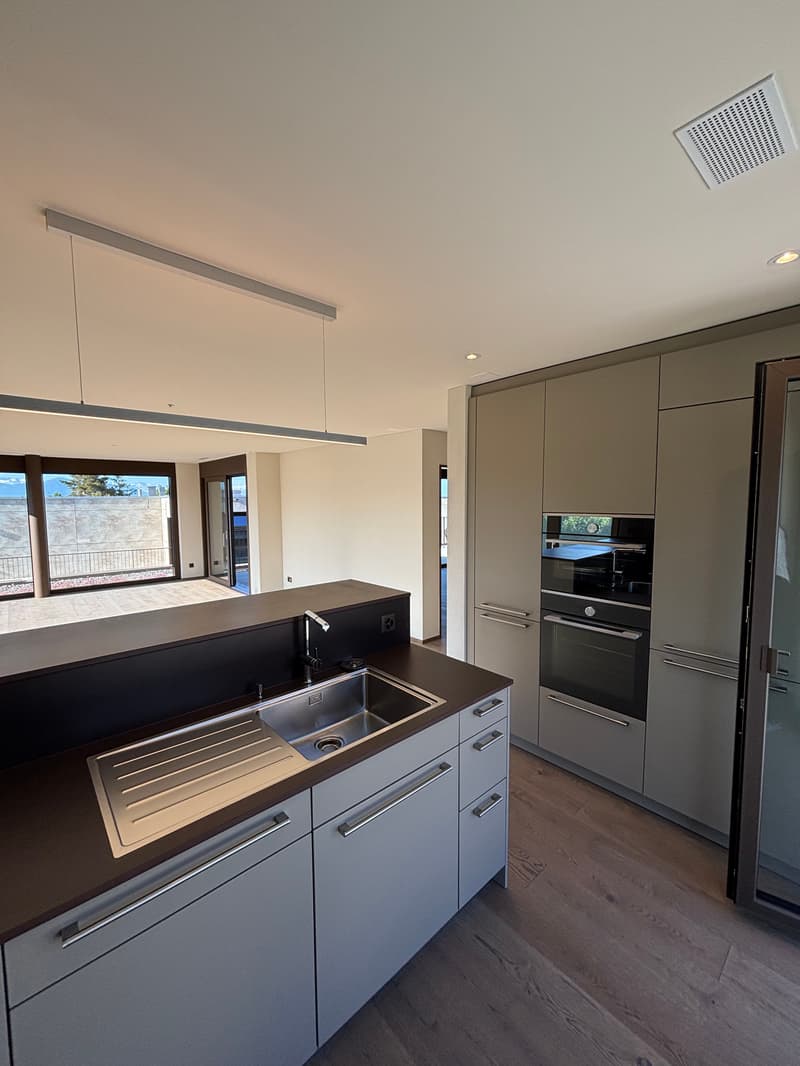 ERSTVERMIETUNG 3.5 Zimmer-Attika-Wohnung mit zwei Terrassen und Blick in die Natur (10)