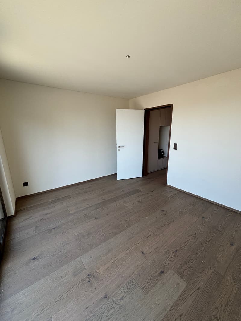 ERSTVERMIETUNG 3.5 Zimmer-Attika-Wohnung mit zwei Terrassen und Blick in die Natur (15)