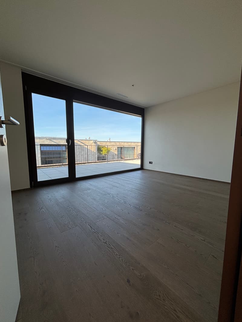 ERSTVERMIETUNG 3.5 Zimmer-Attika-Wohnung mit zwei Terrassen und Blick in die Natur (12)