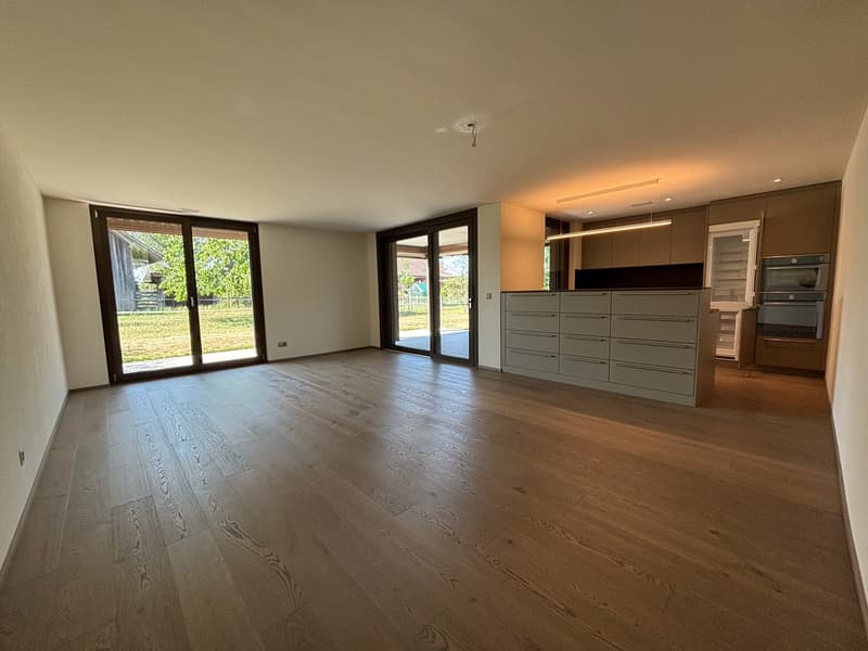 Grosszügige 4.5 Zimmer-Gartenwohnung mit riesigem idyllischem Garten (4)