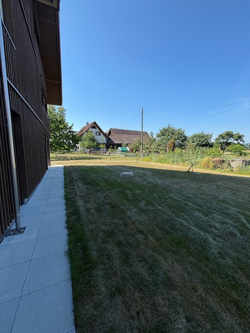 Grosszügige 4.5 Zimmer-Gartenwohnung mit riesigem idyllischem Garten (19)