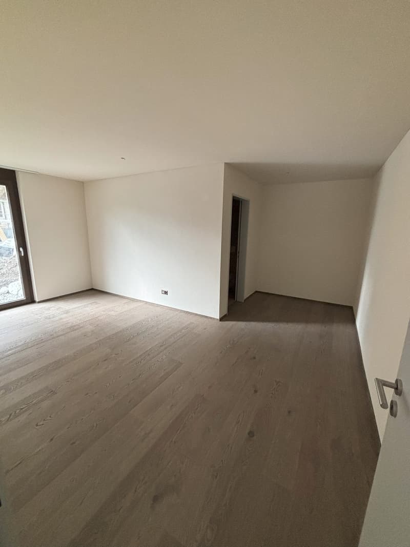 Grosszügige, neuwertige 3.5 Zimmer-Wohnung mit Garten (10)