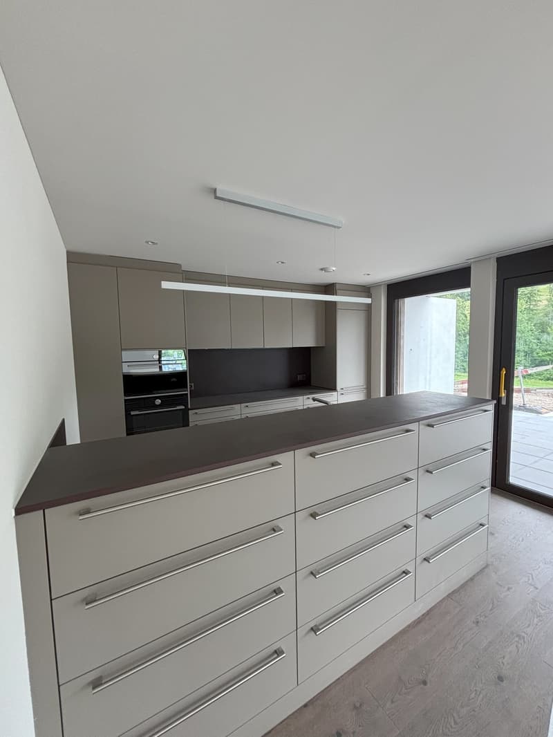 Grosszügige, neuwertige 3.5 Zimmer-Wohnung mit Garten (6)