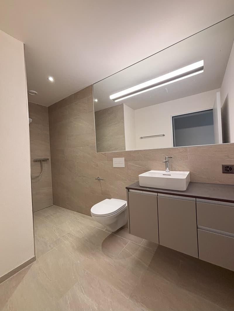 Grosszügige, neuwertige 3.5 Zimmer-Wohnung mit Garten (7)