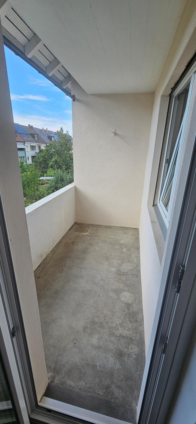 Schön renovierte 3.5 Zimmer-Wohnung mit 65m2 Wohnfläche und Balkon in den ruhigen Innenhof (3)