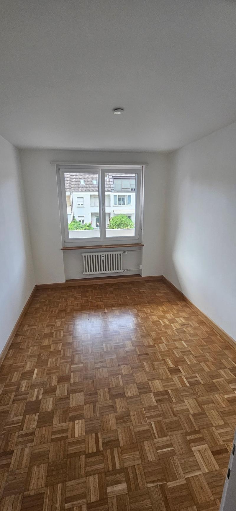 Schön renovierte 3.5 Zimmer-Wohnung mit 65m2 Wohnfläche und Balkon in den ruhigen Innenhof (5)