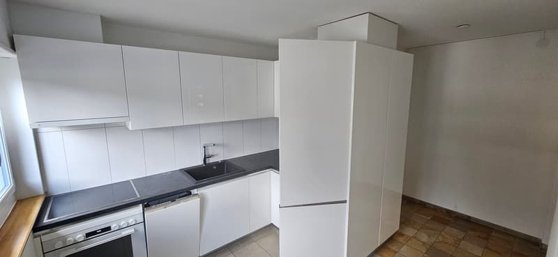 Schön renovierte 3.5 Zimmer-Wohnung mit 65m2 Wohnfläche und Balkon in den ruhigen Innenhof (2)
