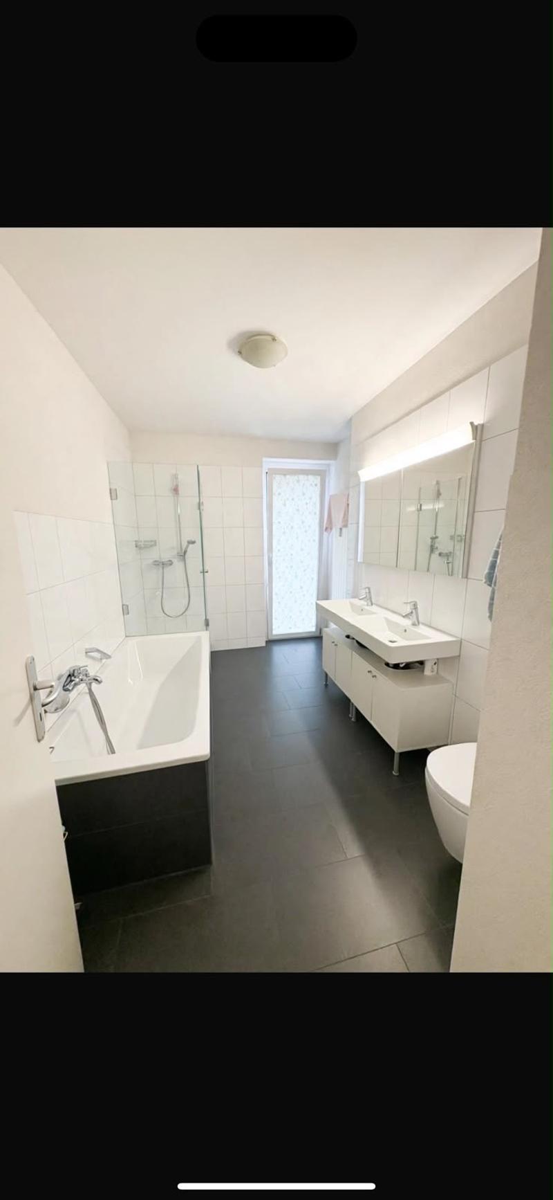Charmante 3.5-Zimmer-Altbauwohnung mit Balkon in Basel (2)