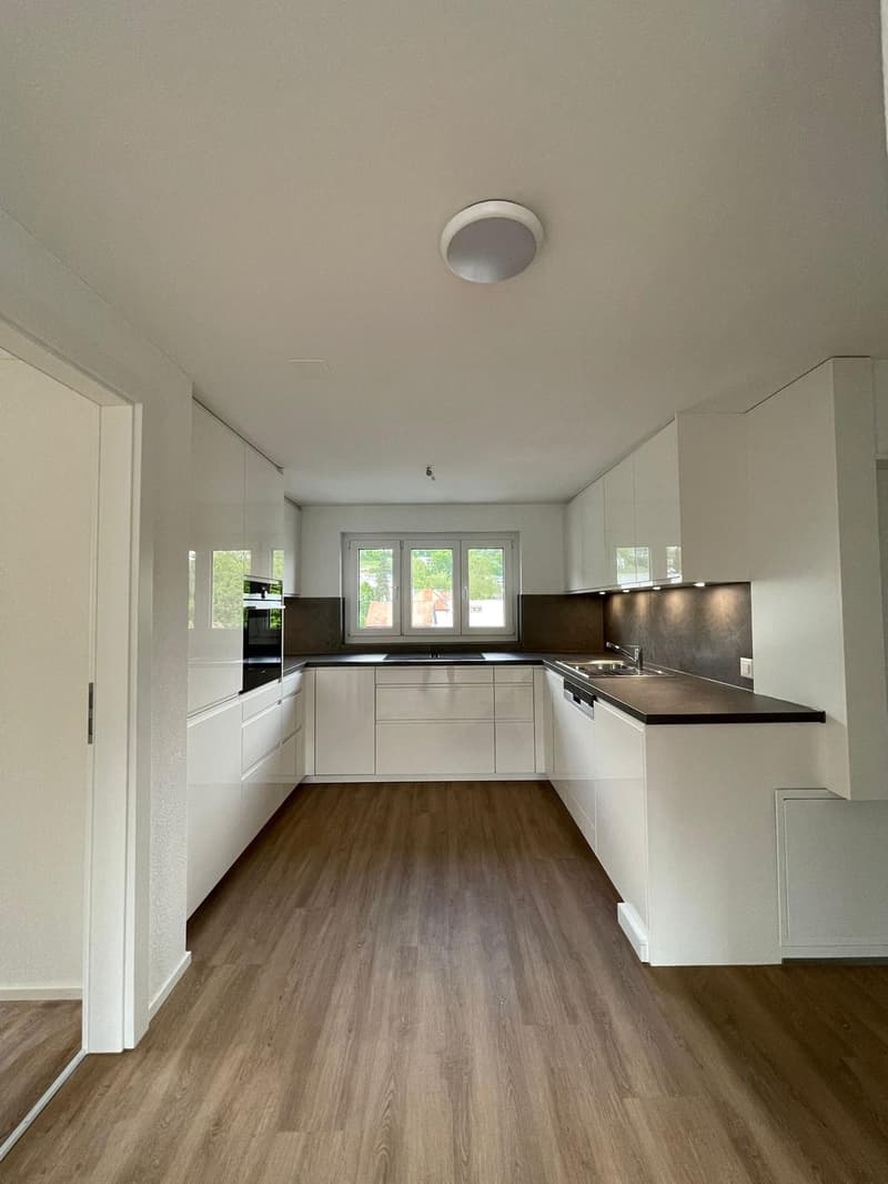Charmante 4-Zimmer-Wohnung mit Balkon in ruhiger Lage (1)
