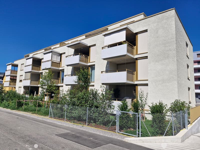 Moderne 2.5-Zimmer-Neubau-Wohnung mit Balkon und Gartenanteil in Biel/Bienne (1)