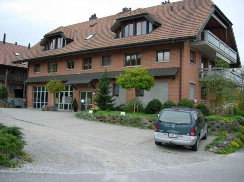 Charming 4.5-room apartment with fireplace and garden in Detligen (1)