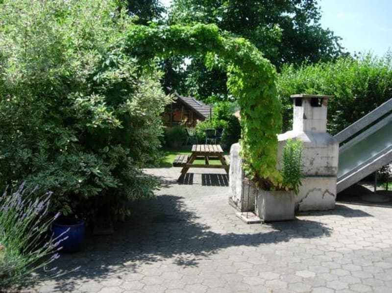 Charming 4.5-room apartment with fireplace and garden in Detligen (9)