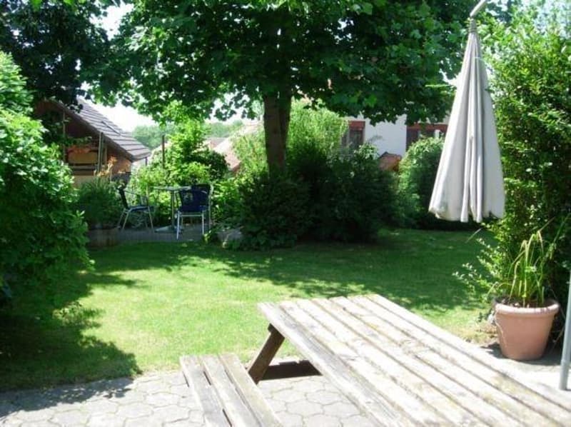 Charming 4.5-room apartment with fireplace and garden in Detligen (8)