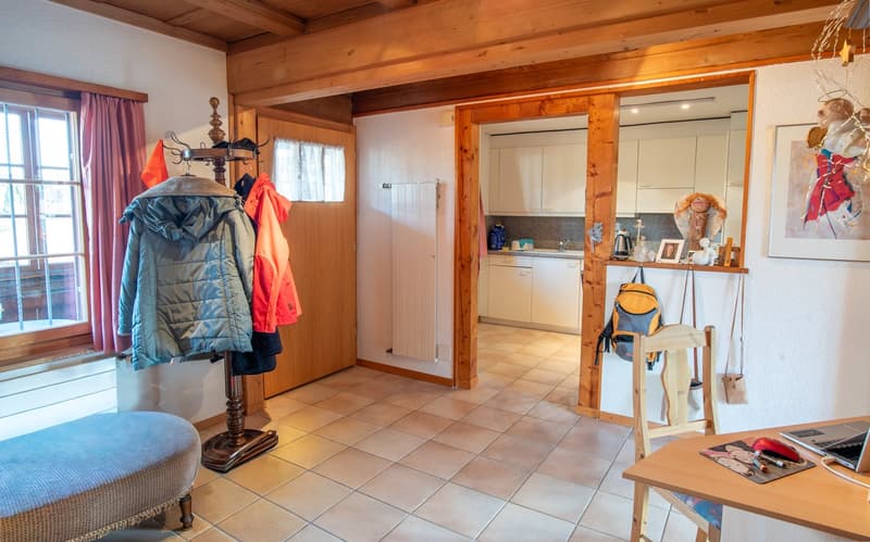 Stöckli mit Laden, Wohnung und Ausbaumöglichkeit (11)