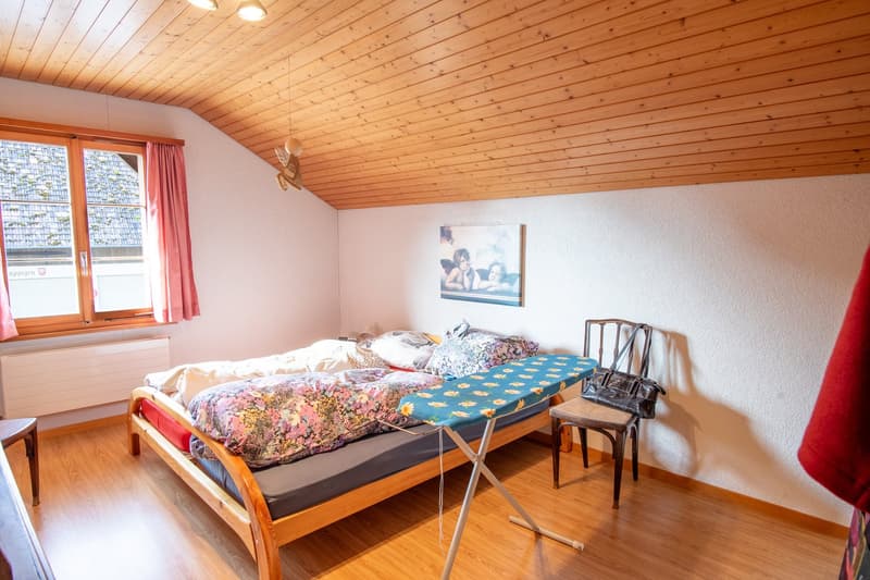 Stöckli mit Laden, Wohnung und Ausbaumöglichkeit (12)