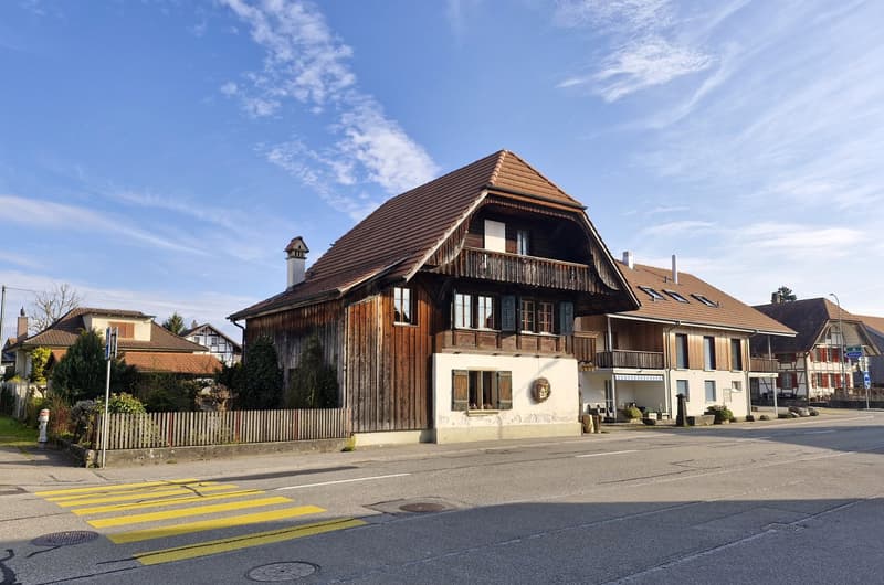Stöckli mit Laden, Wohnung und Ausbaumöglichkeit (16)
