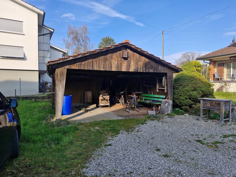 Stöckli mit Laden, Wohnung und Ausbaumöglichkeit (6)