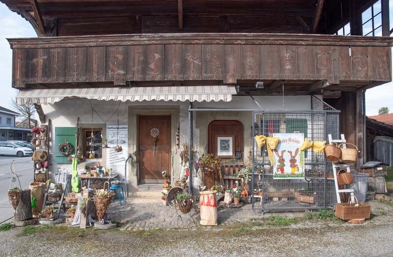 Stöckli mit Laden, Wohnung und Ausbaumöglichkeit (2)