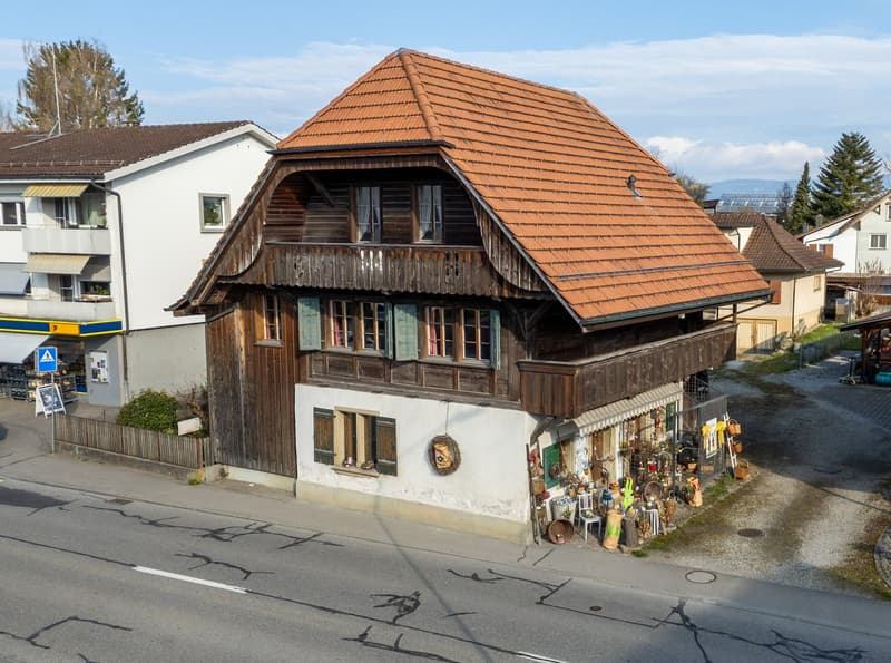 Stöckli mit Laden, Wohnung und Ausbaumöglichkeit (17)