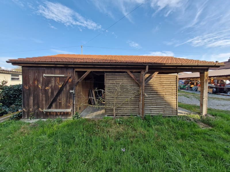 Stöckli mit Laden, Wohnung und Ausbaumöglichkeit (5)