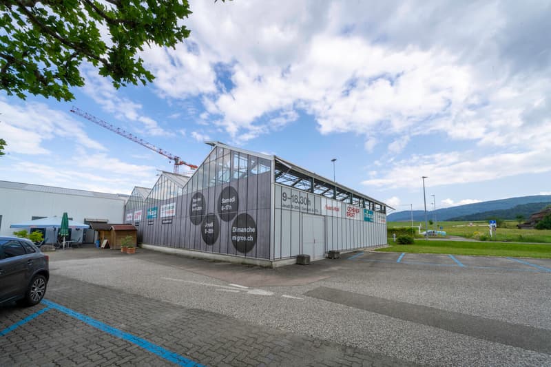 Spacious retail space with 2'500m2 - MParc Delemont (3)