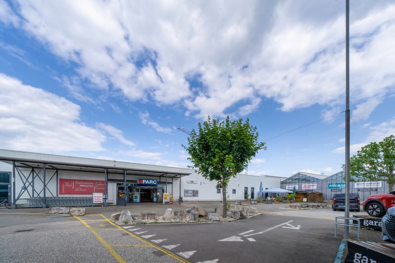 Spacious retail space with 2'500m2 - MParc Delemont (2)
