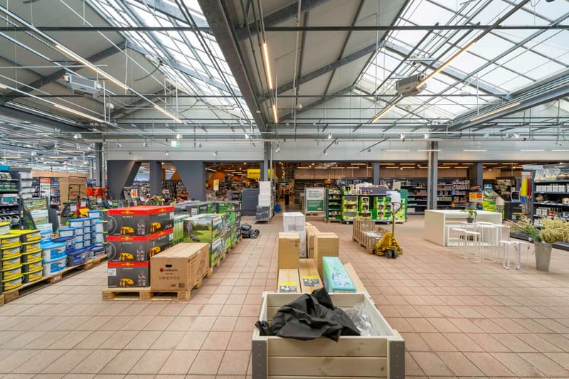 Spacious retail space with 2'500m2 - MParc Delemont (11)