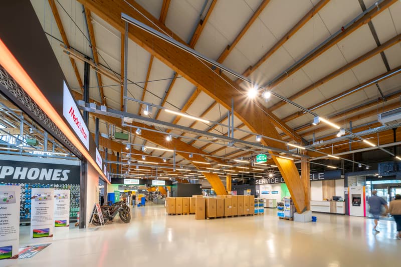 Spacious retail space with 2'500m2 - MParc Delemont (5)