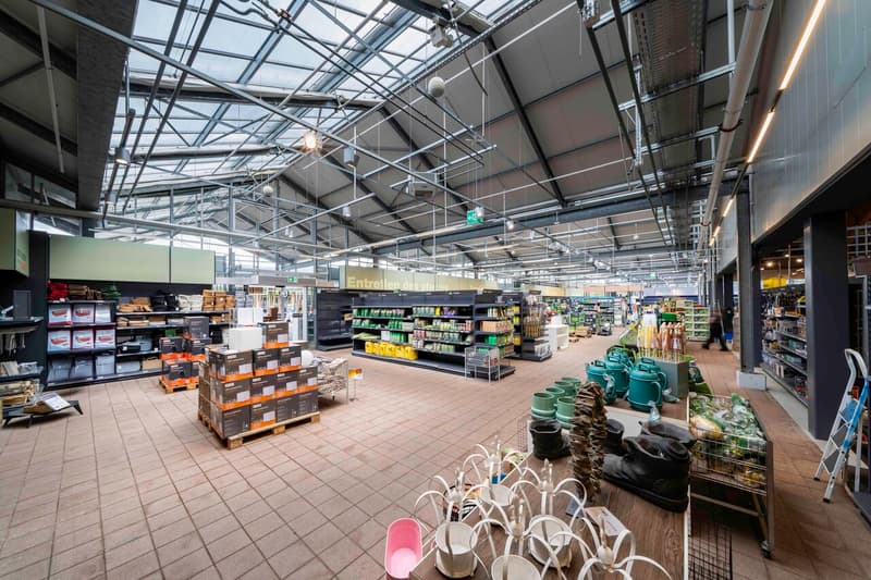 Spacious retail space with 2'500m2 - MParc Delemont (7)