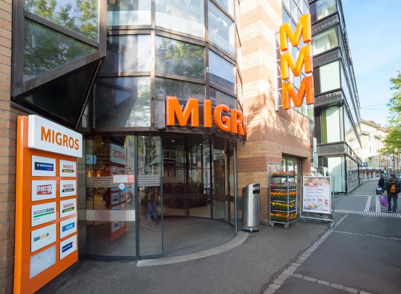 Unité commerciale avec 130m² d'espace au sol dans le centre commercial - Migros Claramarkt (2)