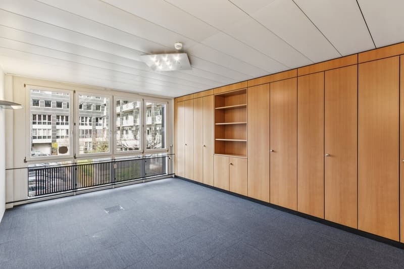 Espace de bureau aménagé avec cloisonnement de petit bureau dans un emplacement de premier choix (9)