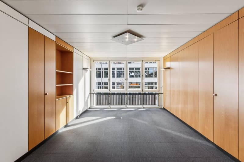 Espace de bureau aménagé avec cloisonnement de petit bureau dans un emplacement de premier choix (10)