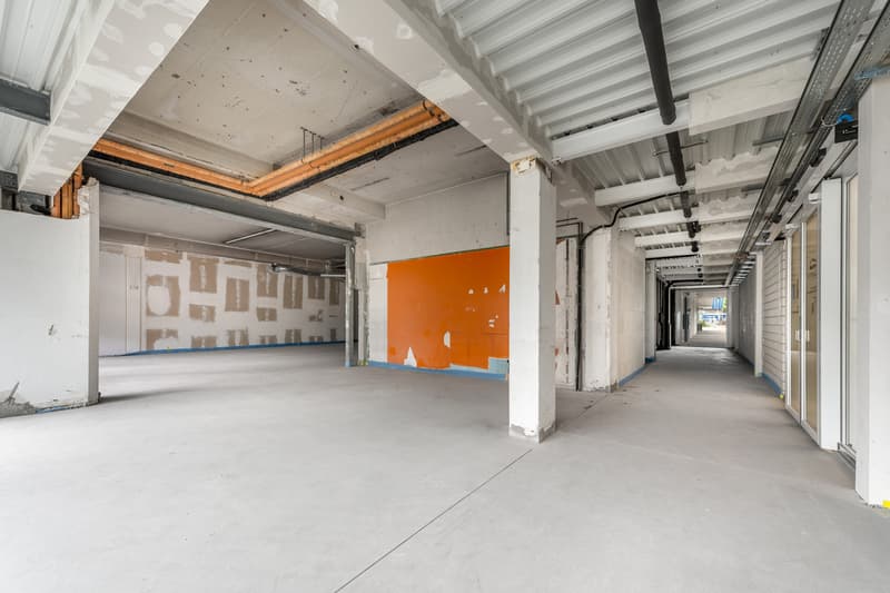 Spazio di pratica / retail alla stazione di Stettbach (6)